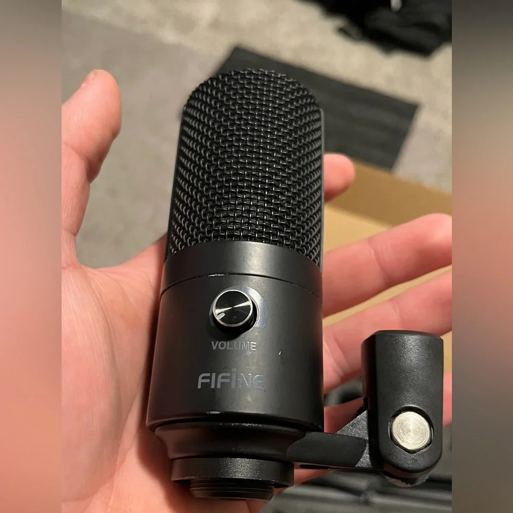 USB condenser microphone with boom arm